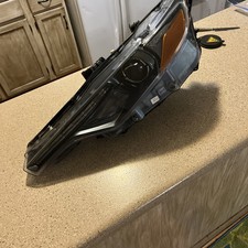 2017-2020 MASERATI LEVANTE LEFT LHDRIVER SIDE HEADLIGHT USED OEM