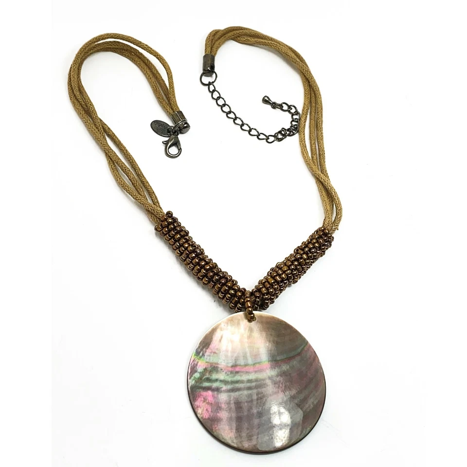 Colar Lia Sophia LUA DA COLHEITA Boho Abalone Concha Mãe Pérola Pingente Marrom - Imagem 2 de 4