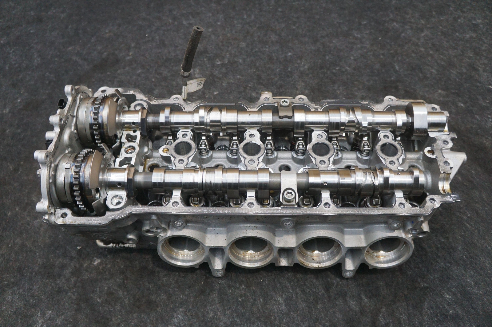 Left Engine Cylinder Head 4.0l V8 OEM MY83-SE6A267-BA Aston Martin Dbx 707 20-23