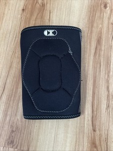 Cliff KEEN Athletic Wrestling Knee Pad Size Small Used Good Condition