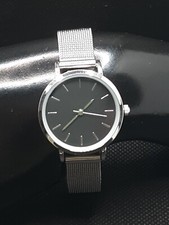 Simple Minimalist Silvertone Black Watch Mesh Metallic Buckle Strap Band EUC