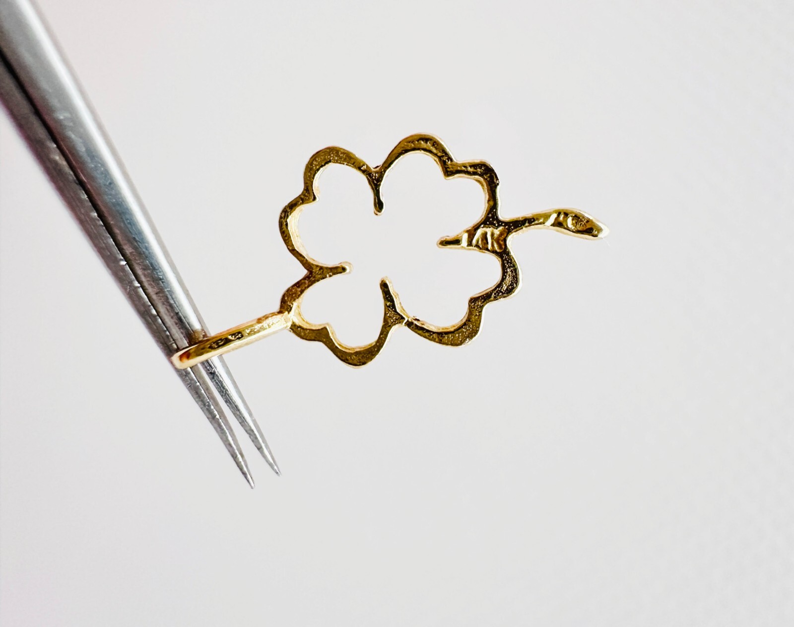 Estate Solid 14K Yellow Gold Thin Mini Open 4-Lea… - image 2