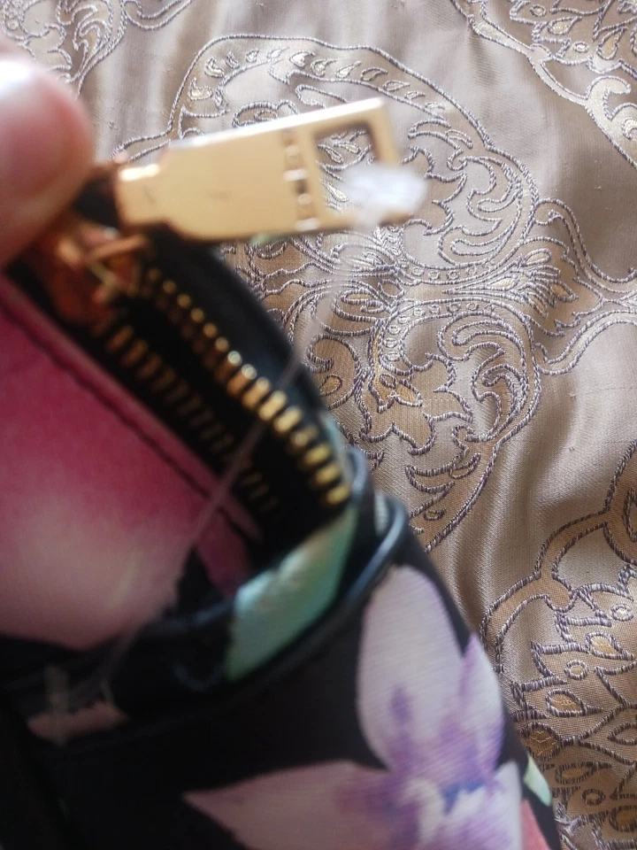 Bebe Лос-Анджелес черный цветочный принт ПВХ винил веганский маленький рюкзак сумочка - Изображение 4 из 4