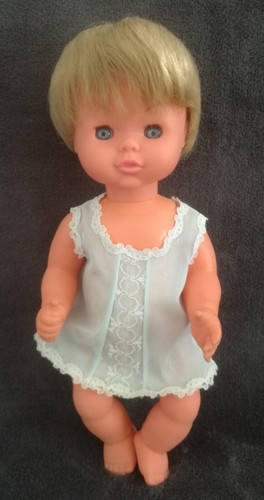Poupée Ancienne En Plastique Bella – Vintage – Collection Années 60/70