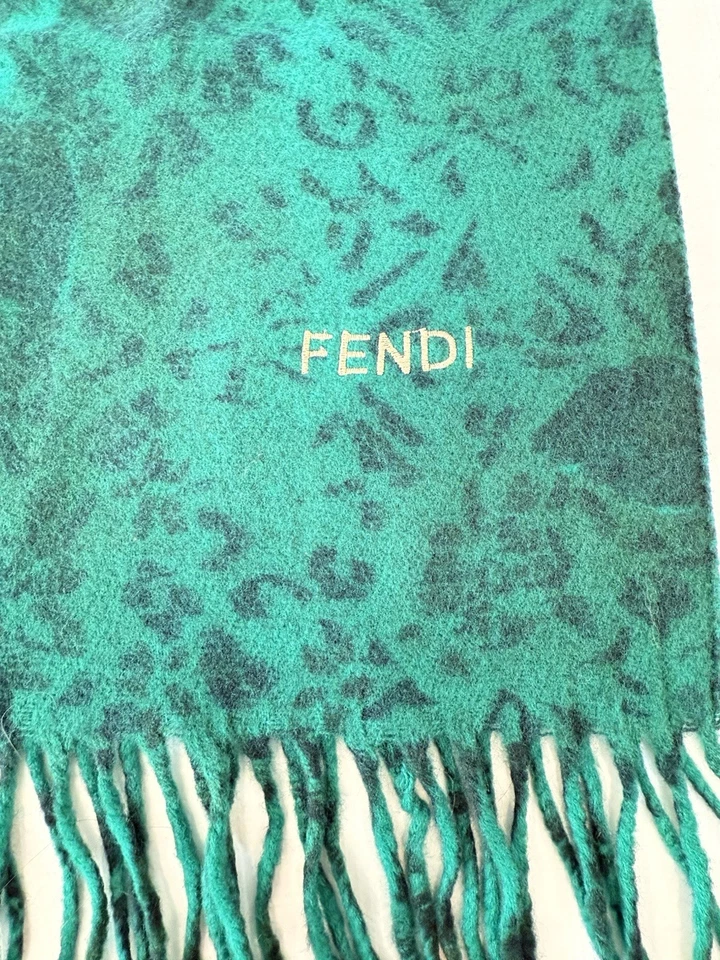 Hermosa Bufanda Chal Acrílico Floral Fendi Color Verde Hecha en Italia Foto 2 de 4