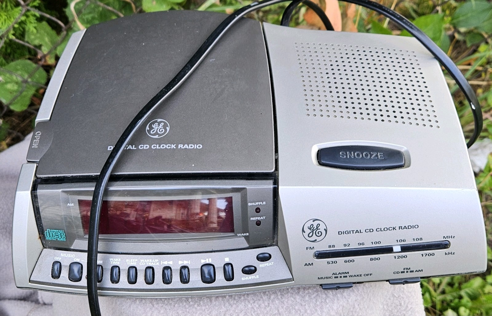 GE Digital Dual Alarm Stereo/CD Clock Radio 7-4895A - TESTED* Works * Y2K Vntg.