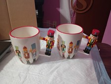 Taza de Navidad Cascanueces Mango 3D Mercado Mundial Nueva Nunca Usada Juego de Dos