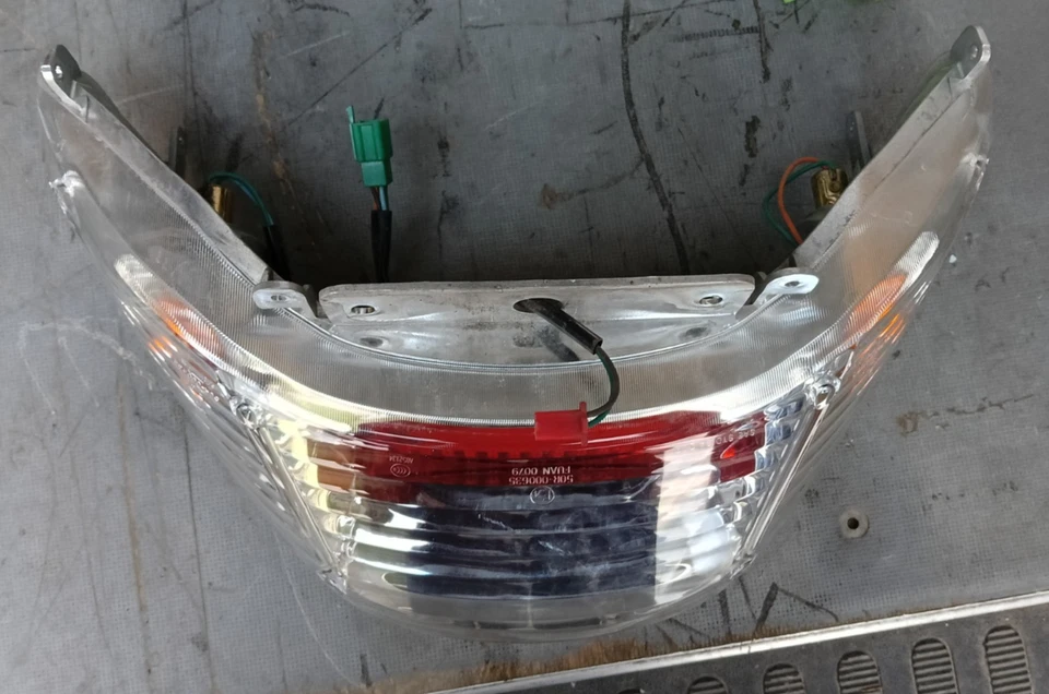 FARO FANALE STOP POSTERIORE KYMCO XCITING 300 R ULTIMO PEZZO - Immagine 3 di 4