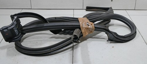 VW Golf 4 Cabrio 1E Bj 99 Dichtung Tür B-Säuöe RECHTS 1E0847330 #70825-E108