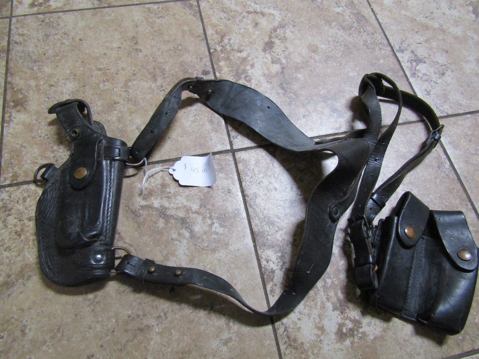 VINTAGE MILITARY HOLSTER AND STRAPS WITH 2 CLIP POUCHES ALL LEATHER UNSURE WHAT