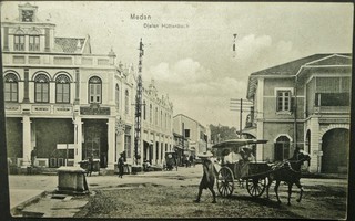 DUTCH EAST INDIES 1913 PICTURE POSTCARD OF MEDAN STREET SCENE SENT TO ENGLAND