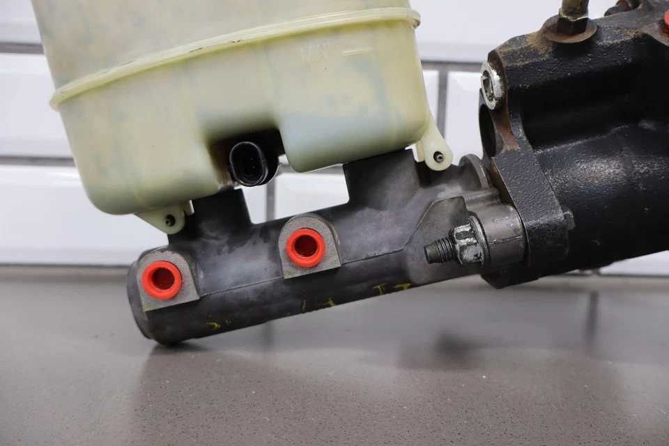 1999-2002 Chevy GMC 2500HD Hydroboost amplificador de freio com cilindro mestre fabricante de equipamento original - Imagem 3 de 4