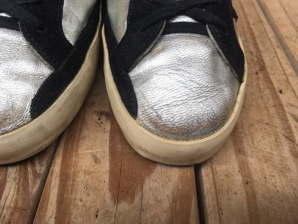 Golden Goose sneakers stringate da donna in pelle vernice argento EUR 35... - Immagine 4 di 4