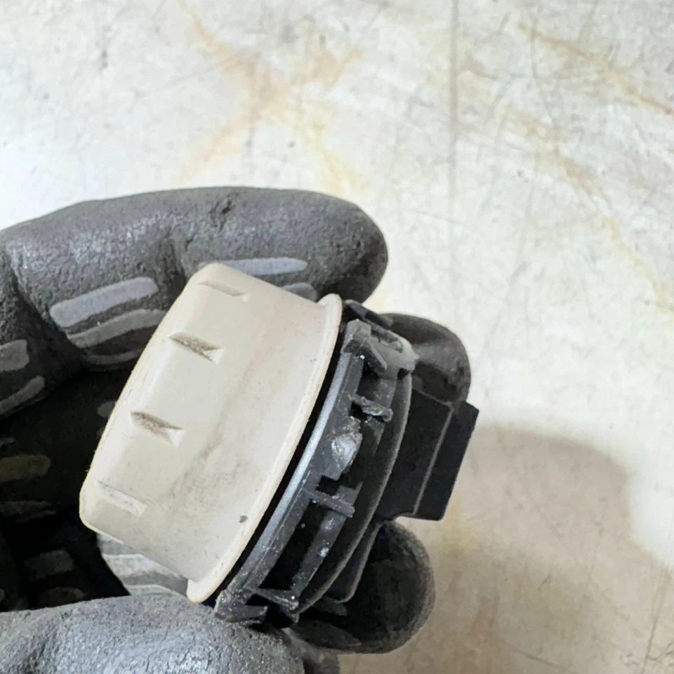 2005 Renault Megane Sunroof Switch Button 2211325 - Image 3 of 4