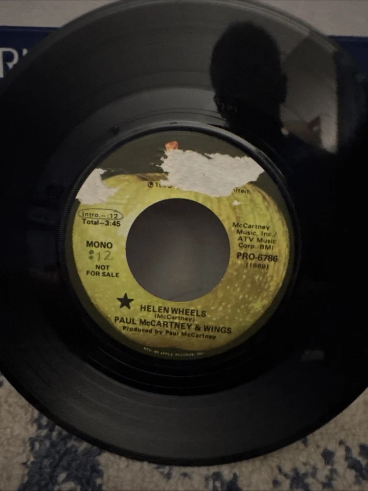 45 7” VINYL RECORD - PAUL MCCARTNEY & WINGS - HELEN WHEELS/COUNTRY DREAMER - Image 3 of 4