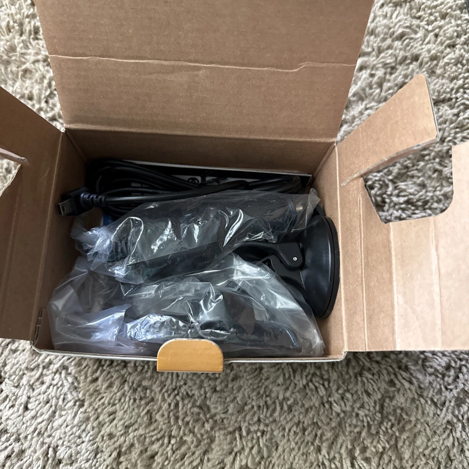 Garmin Nuvi 30 Portable GPS Navigator 3.5 inch Touchscreen Navteq Maps EUC - Image 4 of 4