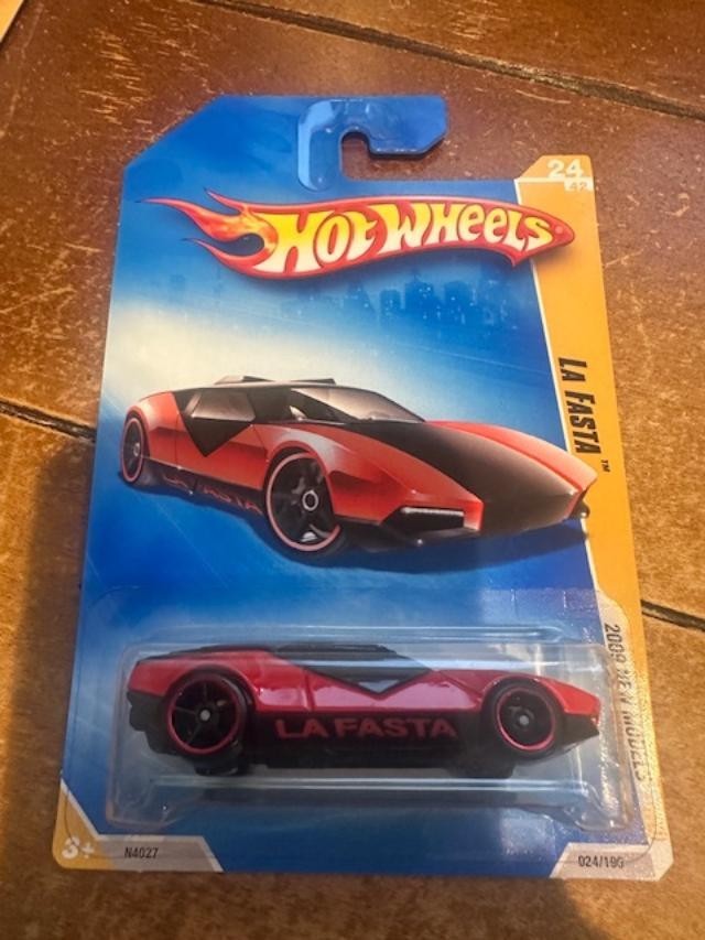 2009 Hot Wheels New Models La Fasta #24 Red