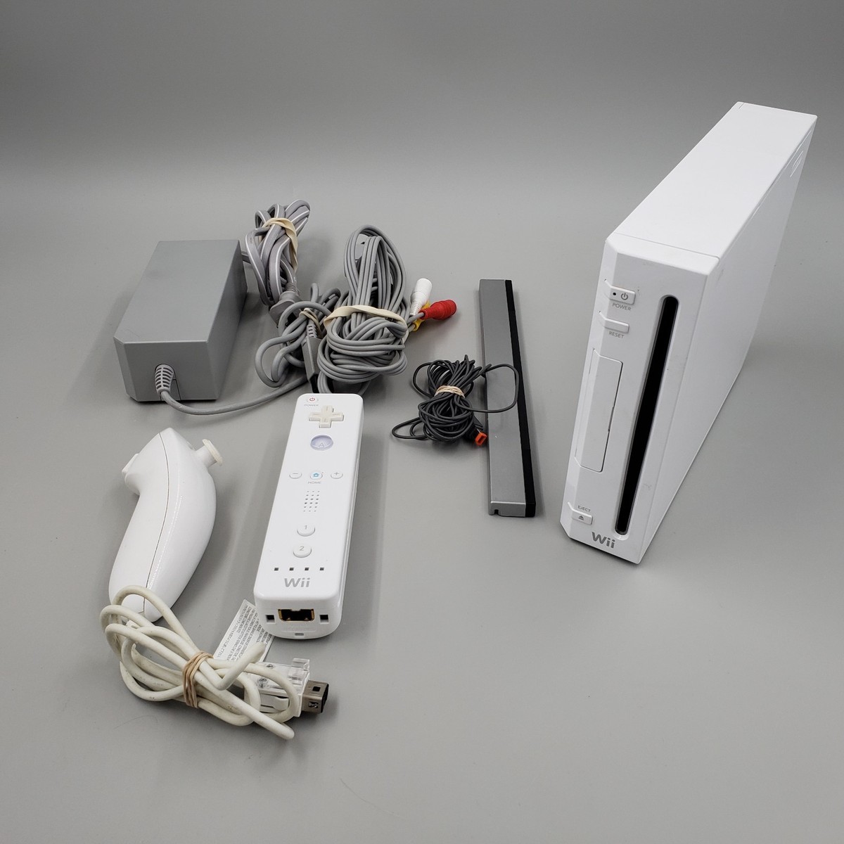 Nintendo Wii Console White RVL-001 Bundle with OEM Controller and
