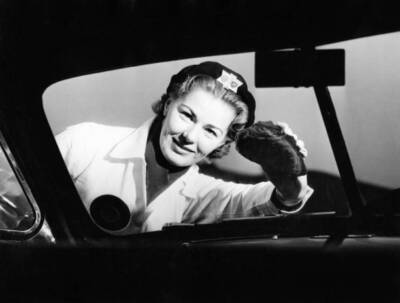 Laura Davis cleans windscreen a customer's car has been traini- 1953 Old Photo