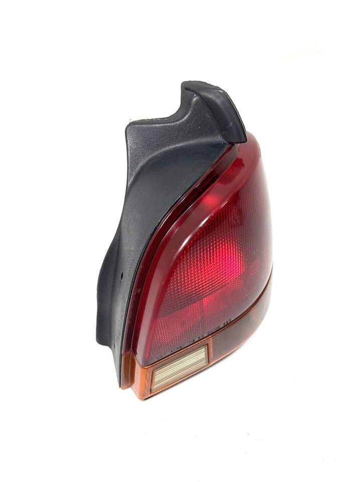 原始设备制造商土星 SW1 和 SW2 车尾灯 1993 - 95 右 — 第 3/4 张图片