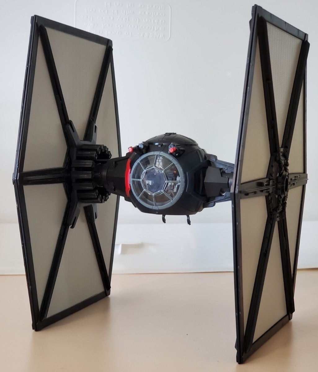 スターウォーズ　TIEファイター 　ハズブロ　TRILOGY　未開封・未使用 Amazon | [FIG]ダース・ベイダー TIEファイター STAR WARS