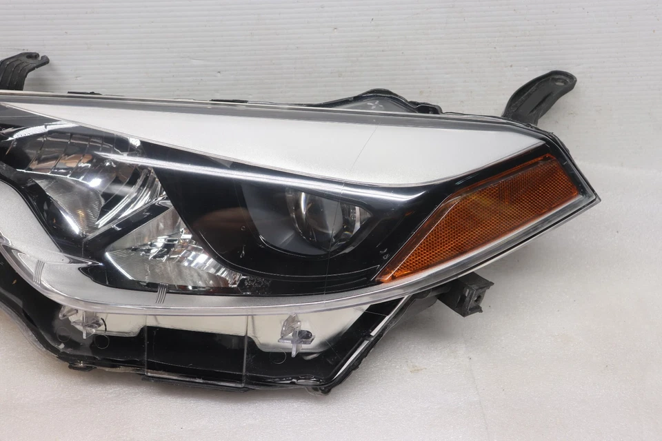 Conjunto de faros TYC CONDUCTOR IZQUIERDO 2014-2016 Toyota Corolla 20-9494-00 Foto 3 de 4