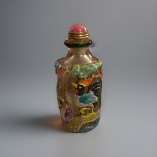 Vintage chinesische mehrfarbige Peking Glas Schnupftabakflasche mit Überfang Enten Blüten