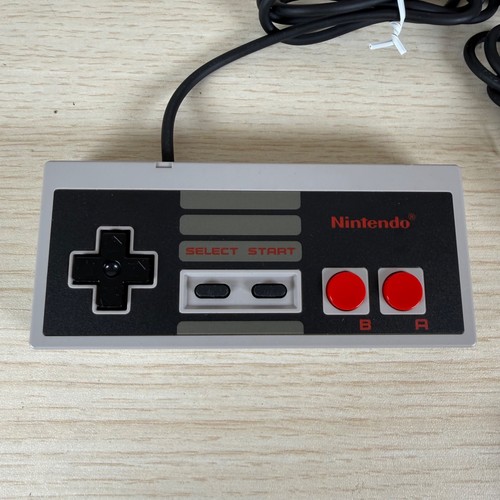 Nintendo NES Mini Classic Edition Mini Console 30 giochi in scatola, 2 controller - Foto 5 di 11