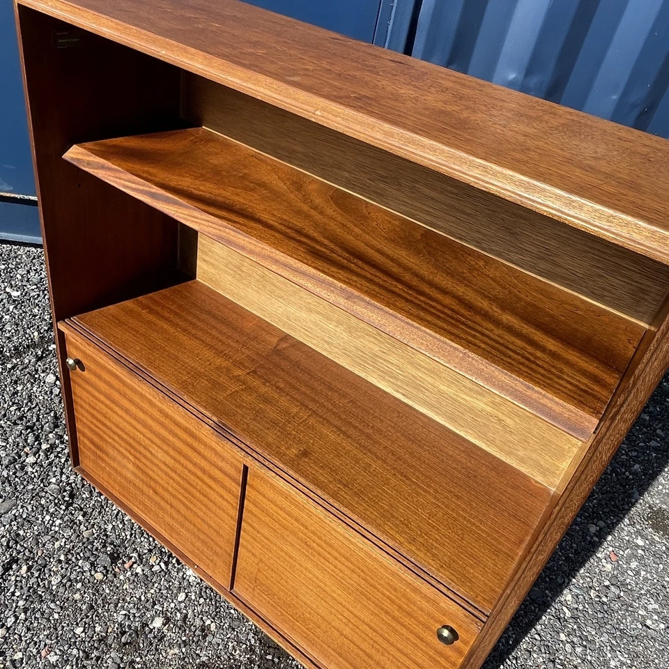 1970s Mid Century Teak Bookcase Cabinet, Beaver & Tapley, Sliding Cupboard Doors - Image 4 of 4