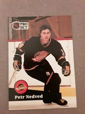 1991-92 Pro Set Petr Nedved Hockey Card #235. Vancouver Canucks. French 