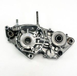 2000 Suzuki RM250 RM 250 OEM Left Crank Case Crankcase + 96-00