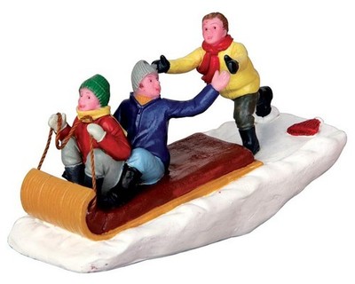 Lemax-42248-628, Toboggan Trouble, Weihnachtsdorf, Weihnachtsfiguren