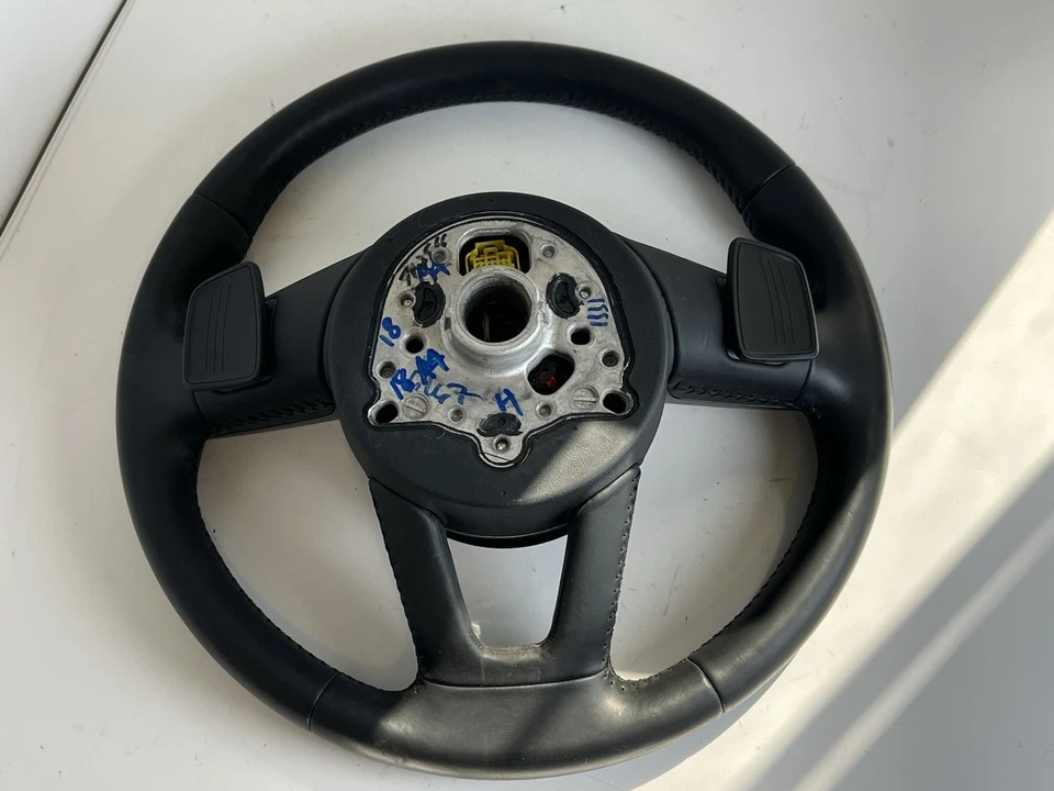 Audi A4 2018 volante e interruptores con levas de cambio OEM Foto 4 de 4