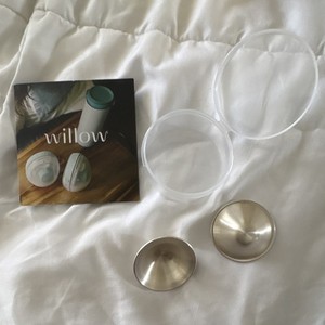 Willow Soothing Silver Nursing Cups, 2 Pack, Breastfeeding Nipple Covers w/case