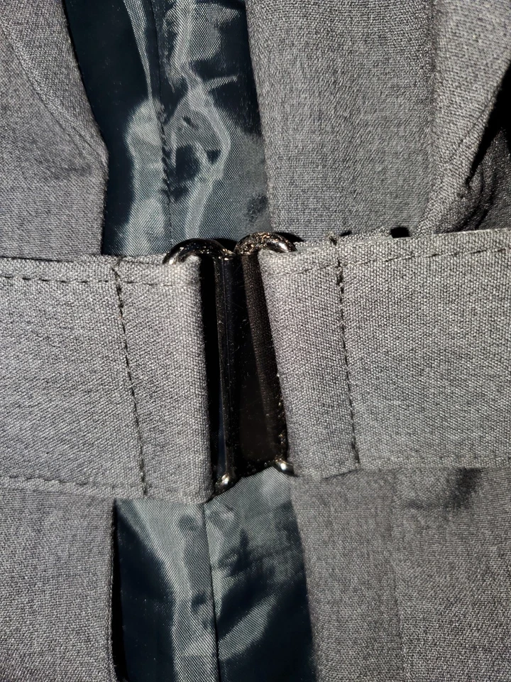 Rare Women's Calvin Klien Gray Stretch Trench Coat. Size 16 - Image 3 of 4