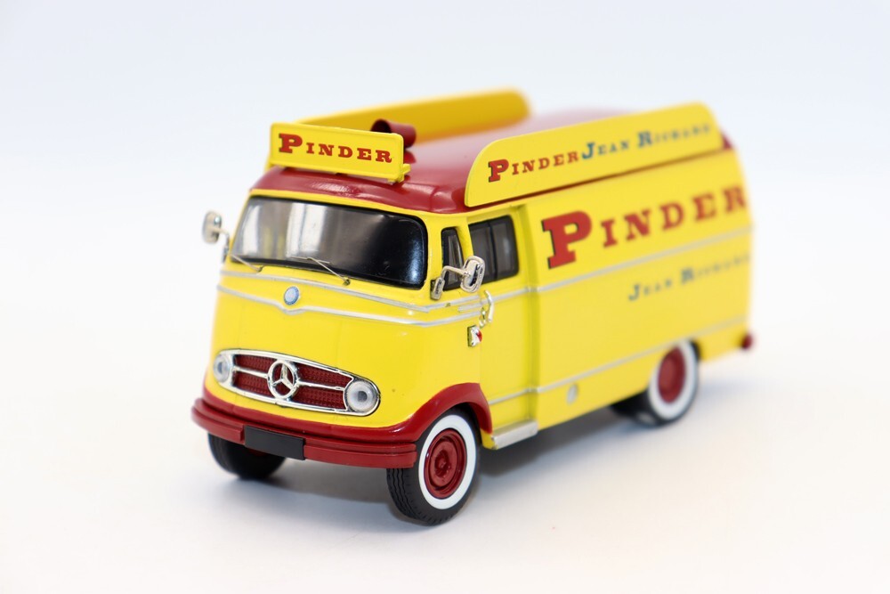 Premium ClassiXXS 1/43 Mercedes Benz L319 Kastenwagen PINDER