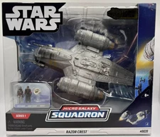 STAR WARS Deluxe Vehicle 8" Vehicle & Figure Razor Crest W1