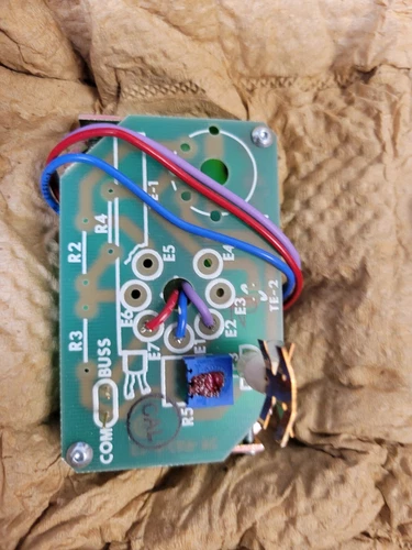 JOHNSON CONTROLS TE-6100-961 SPACE TEMPERATURE SENSOR MOUNT 37081