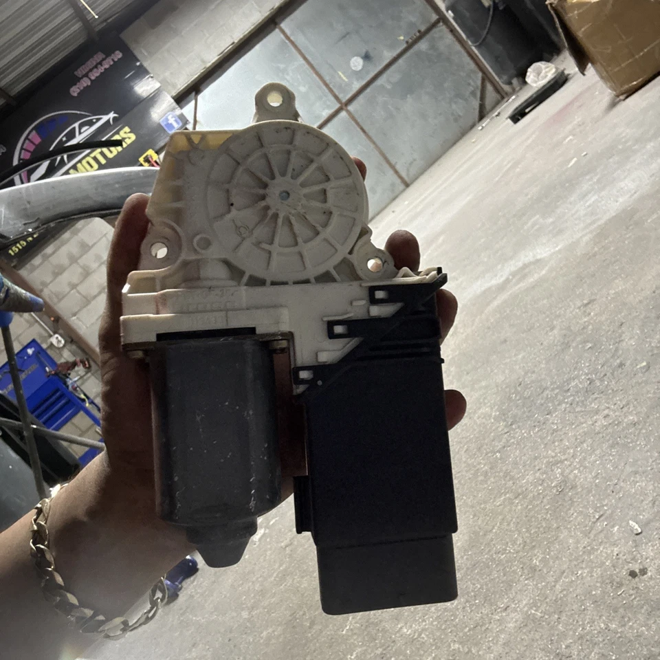 Volkswagen Beetle 2002 fabricante de equipos originales motor de ventana eléctrica lateral derecho/pasajero Foto 2 de 2