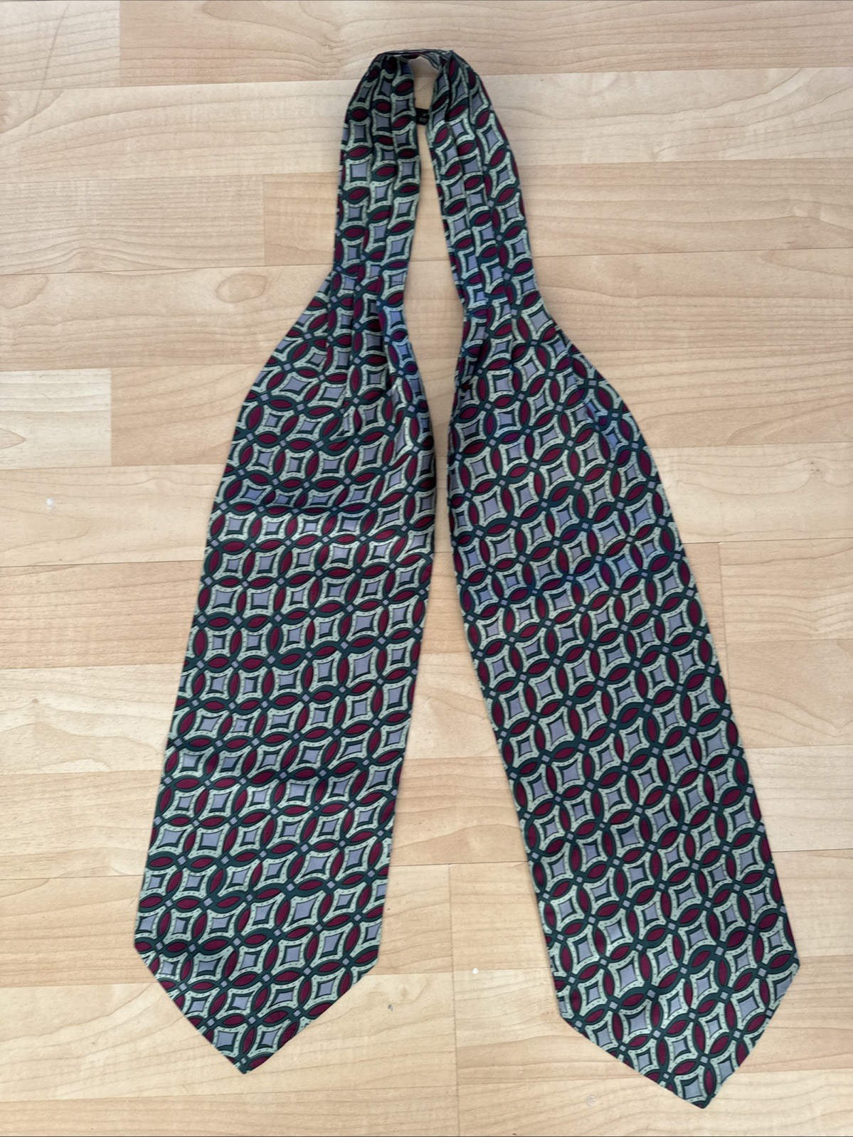 Classic Men's Ascot Cravat Tie 100 % Silk Gray And Red Graphic Geometric