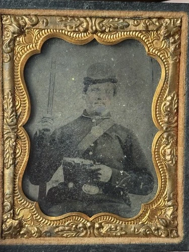 1/9 Plate Tintype Photo Civil War Soldier Pistol & Rifle, Belt Buckle *as is*
