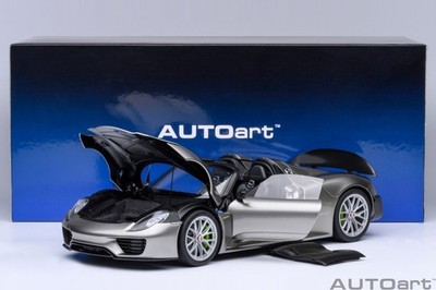 AUTOART * PORSCHE 918 SPYDER *  WEISSACH PACKAGE * SILVER * OVP * 1:12 * NEW