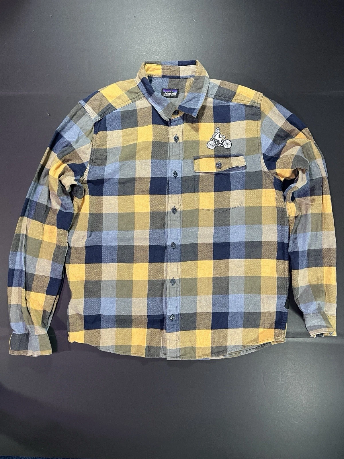 Patagonia Flannel Shirt Men’s Small Embroidered Logo Preppy Outdoors Button Up