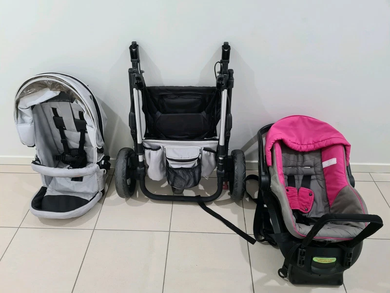 strider pram and capsule