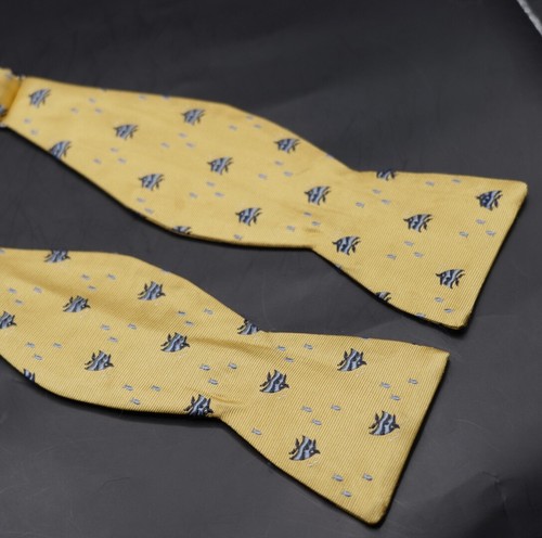 Pajarita para hombre BEAU TIES Ltd bordada en pescado 100 % seda hecha en EE. UU. - Imagen 4 de 6