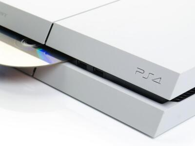 Sony PS4 Konsole 500GB - WEISS + Wired Controller Playstation 4