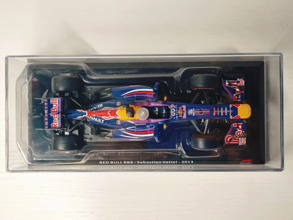 1:24 Red Bull RB9 - Sebastian Vettel - Immagine 4 di 4
