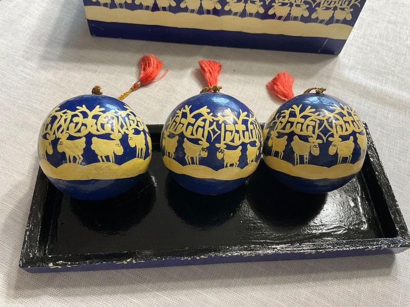 3 Hand Painted VTG Paper Mache Christmas Ornaments India w/Original Wooden Box