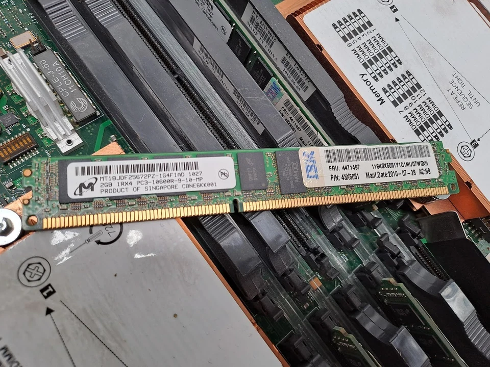 IBM 8853G6U HS21 Blade Server CPU 62097B1 RAM X4 8GB - Image 2 of 4