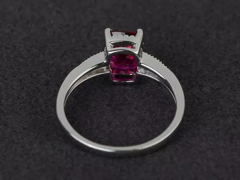 Anillo de diamantes rojos rosas naturales corte cojín certificado de 4 quilates acabado en oro blanco VVS1 Foto 3 de 4